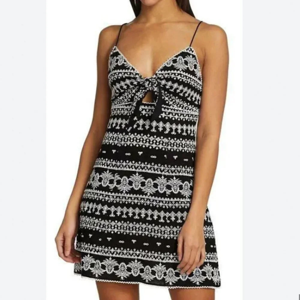 NWT Alice + Olivia Roe Embroidered Tie Front Mini Dress Size 14